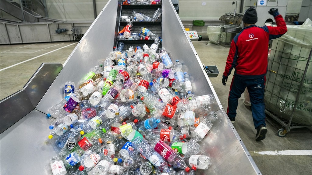 Een telcentrum voor statiegeldflessen.