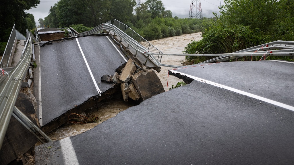 Van veel wegen is weinig meer over in Slovenië.