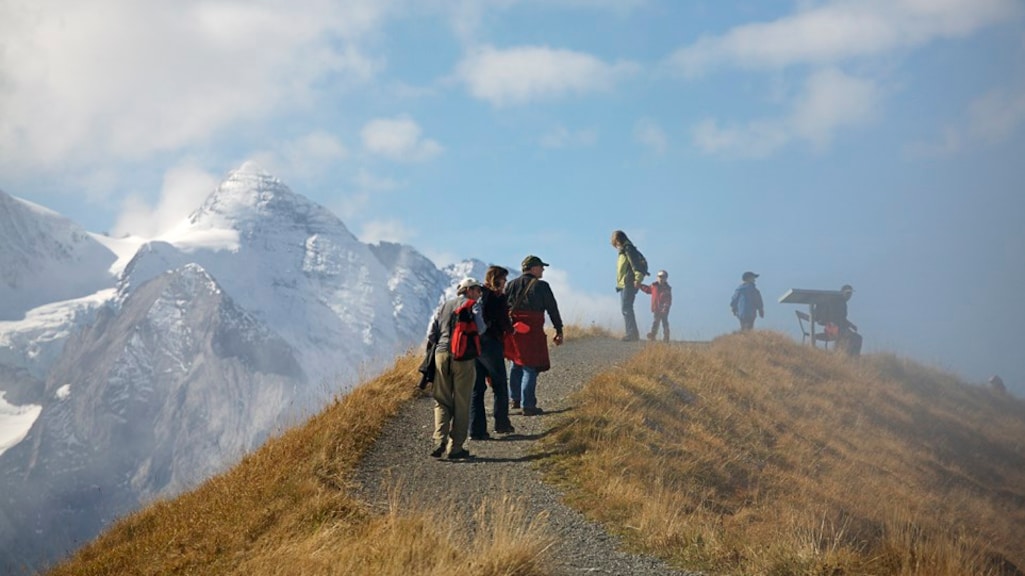 Extreem weer verrast onervaren wandelaars in bergen: 'Draag een helm'