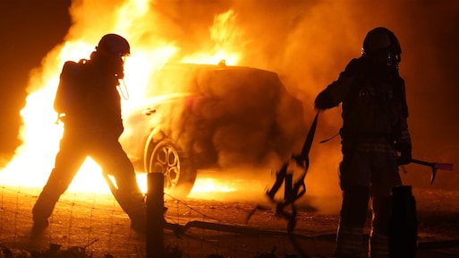 Brandweer pleit voor wet- en regelgeving elektrische auto's: 'Nauwelijks te blussen'