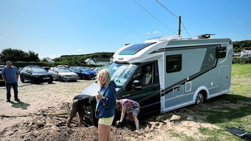 Sanne Hans komt met camper vast te zitten op vakantie: 'Wat een hel'