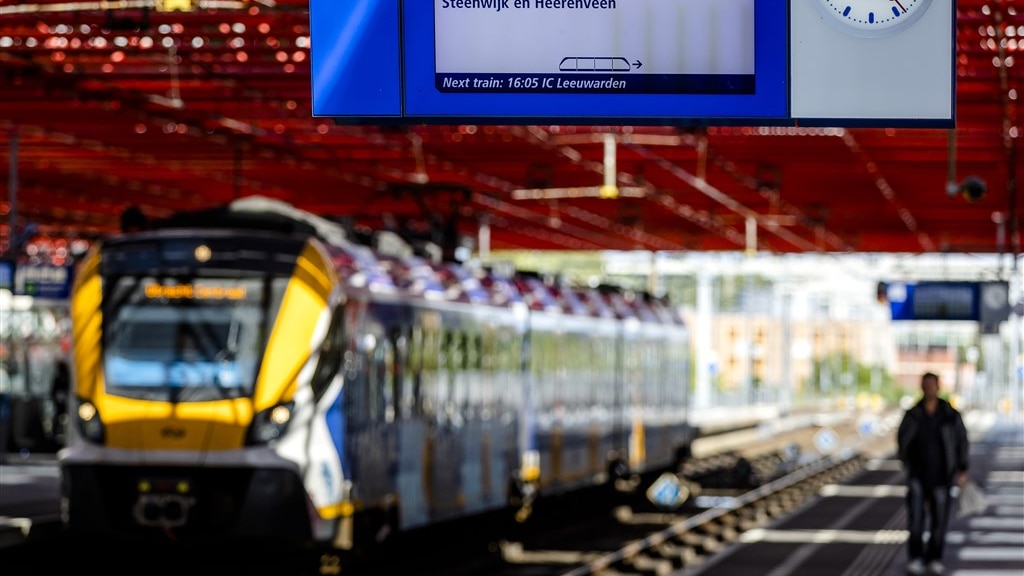 Deal met demissionair kabinet: NS mag reizen in spits duurder maken