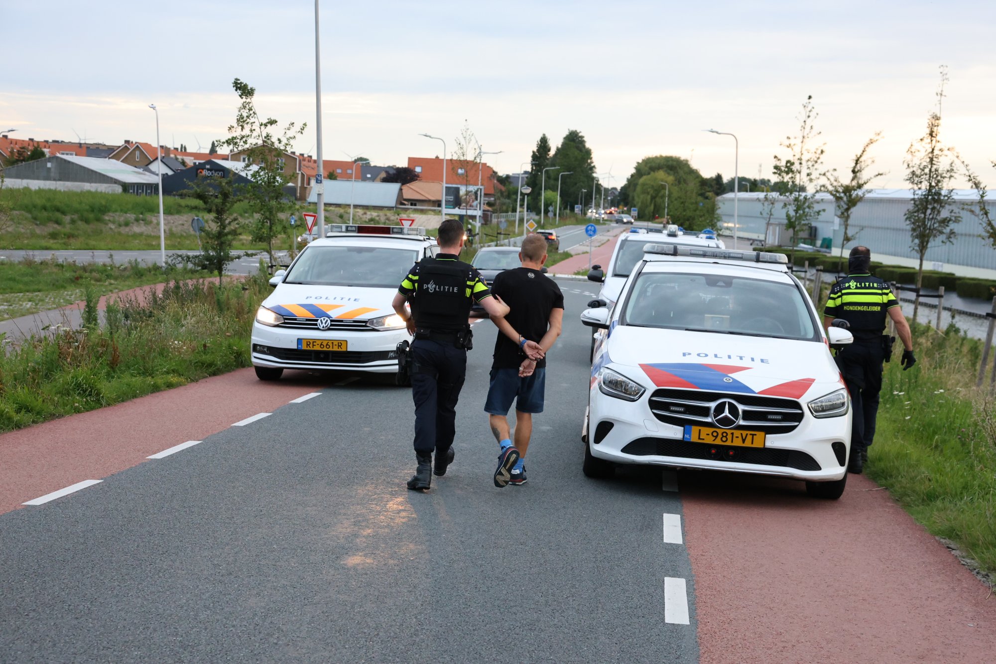 Man (40) bedreigt kinderen met nepvuurwapen in Honselersdijk