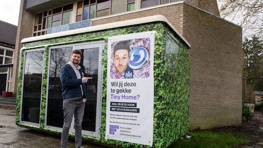 Max lost zijn studieschuld af via een ruilspel: van een knuffel tot een tiny house van 35.000 euro