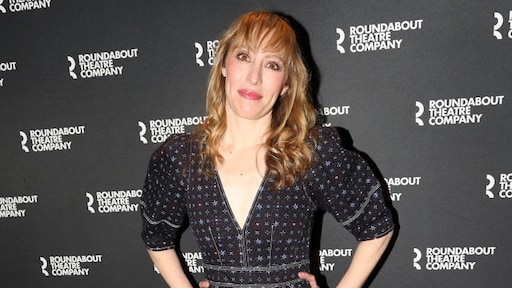 Succession-actrice Crystal Finn in het ziekenhuis beland na aanval van otters