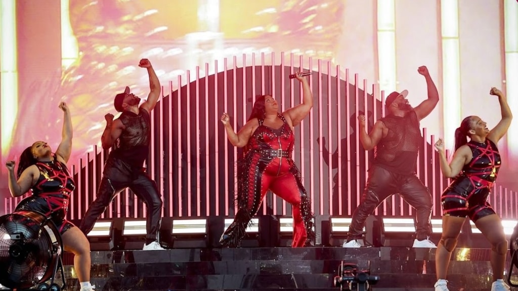 Dansers steunen Lizzo na beschuldigingen van wangedrag