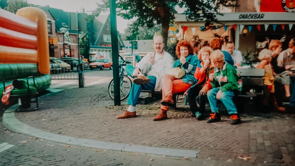Isabelle met haar ouders en broer.