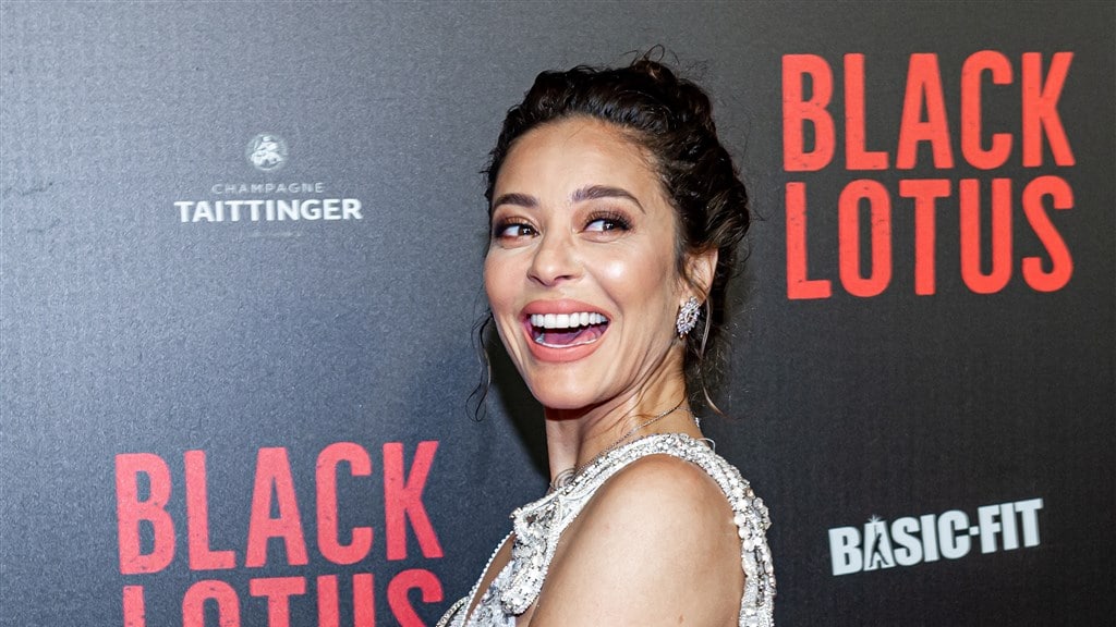 Fajah Lourens koopt stuk grond in Spanje en emigreert met nieuwe vriend