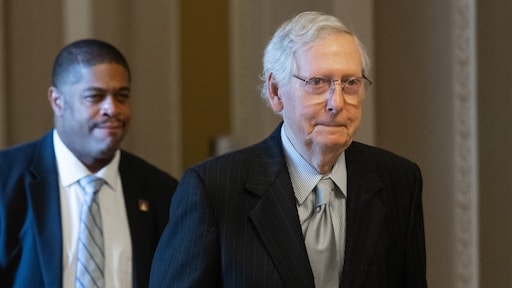 Opnieuw gaat het mis: 81-jarige Republikeinse leider 'bevriest' voor pers