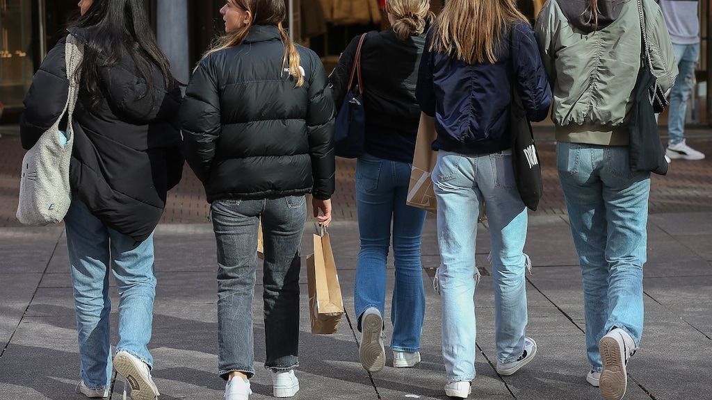 Meisjes bijna net zo vaak verdacht van winkeldiefstal als jongens