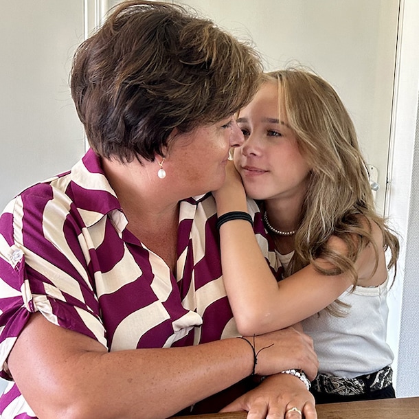 Emma en haar moeder doen veel samen.