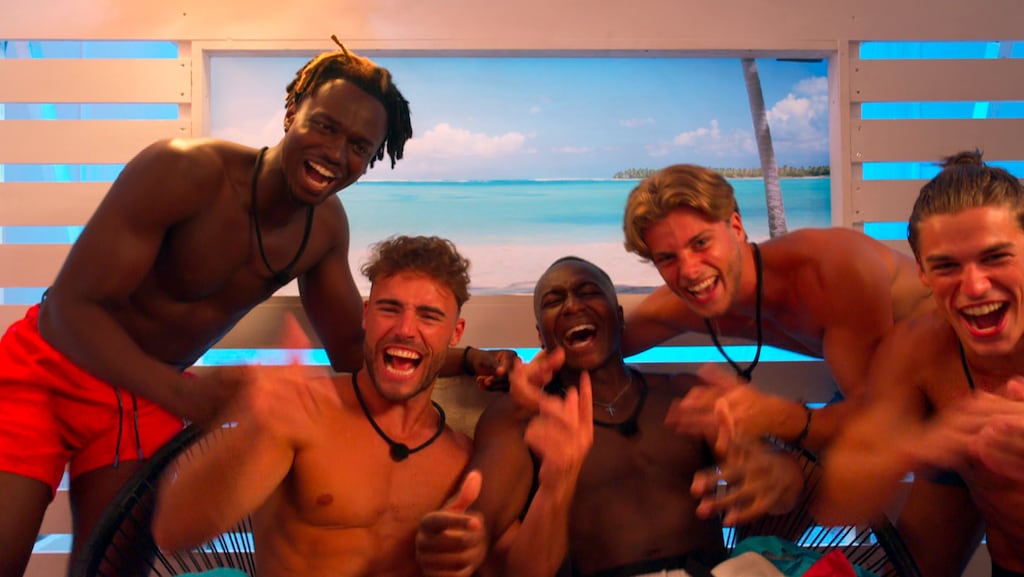 Onverwacht vertrek naar Casa Amor maakt Love Island-vrouwen woest