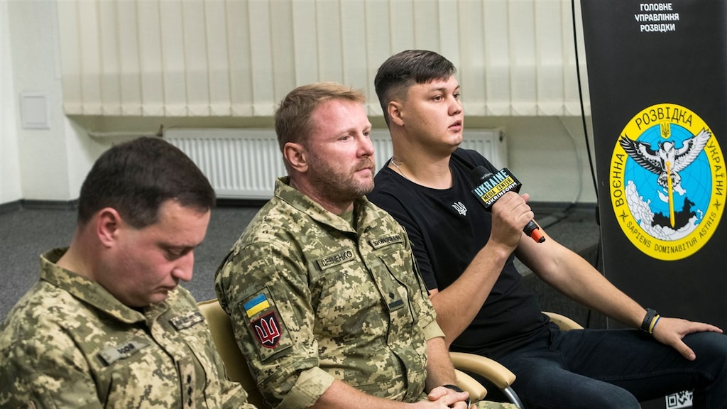 De Russische piloot Maksim Kuzminov die zijn helikopter naar Oekraïne vloog om zich daar over te geven aan de autoriteiten.