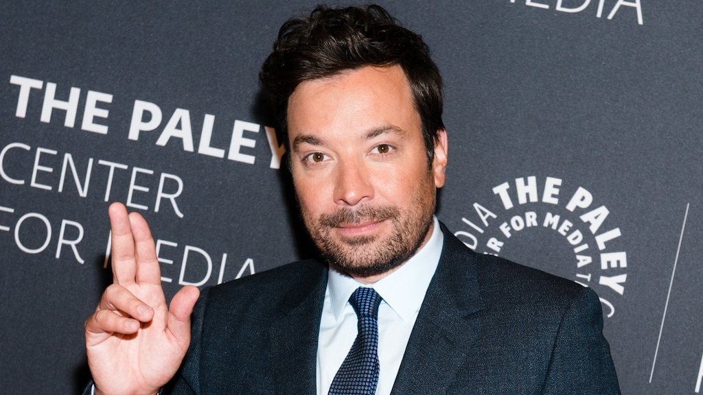 Jimmy Fallon zingt Total Eclipse of the Heart speciaal voor de zoneclips