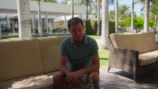 Unicum: John de Bever gebruikt gehoorapparaat in De Bevers