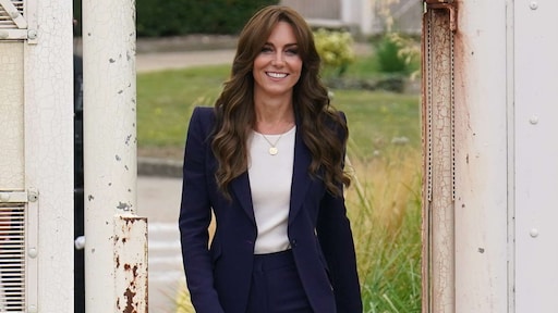 Prinses Kate met blessure gespot tijdens werkbezoek