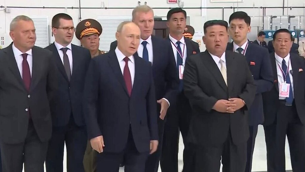 Poetin ontvangt Kim in ruimtevaartcentrum voor vermoedelijke wapenbesprekingen