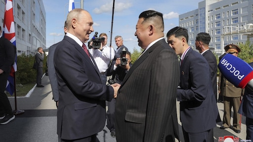 Bezoek Kim aan Poetin bekroond met geweer en handschoen