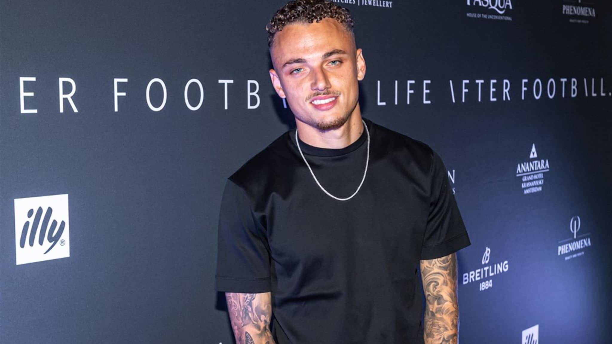 Voetballer Noa Lang maakt nummer met rapper Ronnie Flex