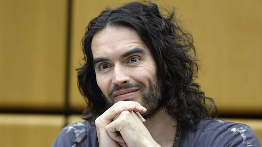 Agentschap verwijdert Russel Brand van site na ontkennen beschuldiging