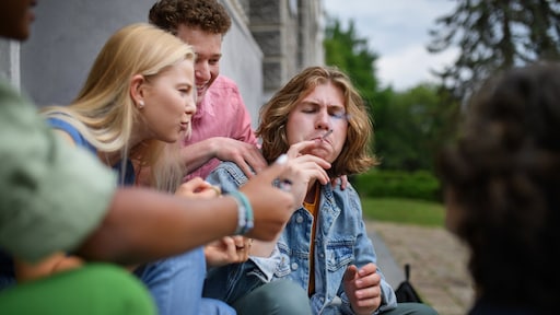 De 15-jarige zoon van Debbie rookt: 'Hoe zorg ik ervoor dat hij stopt?'