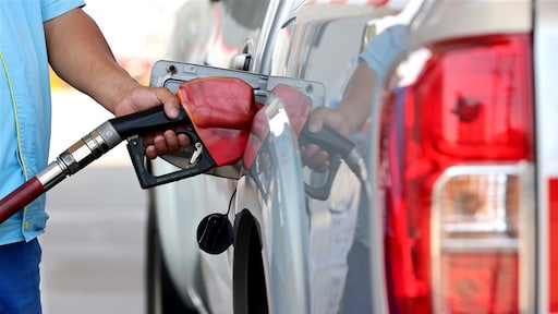 Economen: accijnsverlaging brandstof helpt vooral de rijken