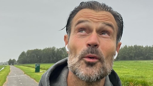 Arie Boomsma verkiest nat pak op fiets boven auto: 'Geeft voldoening'