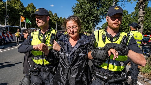 Politie maakt einde aan 16de blokkade Extinction Rebellion op A12
