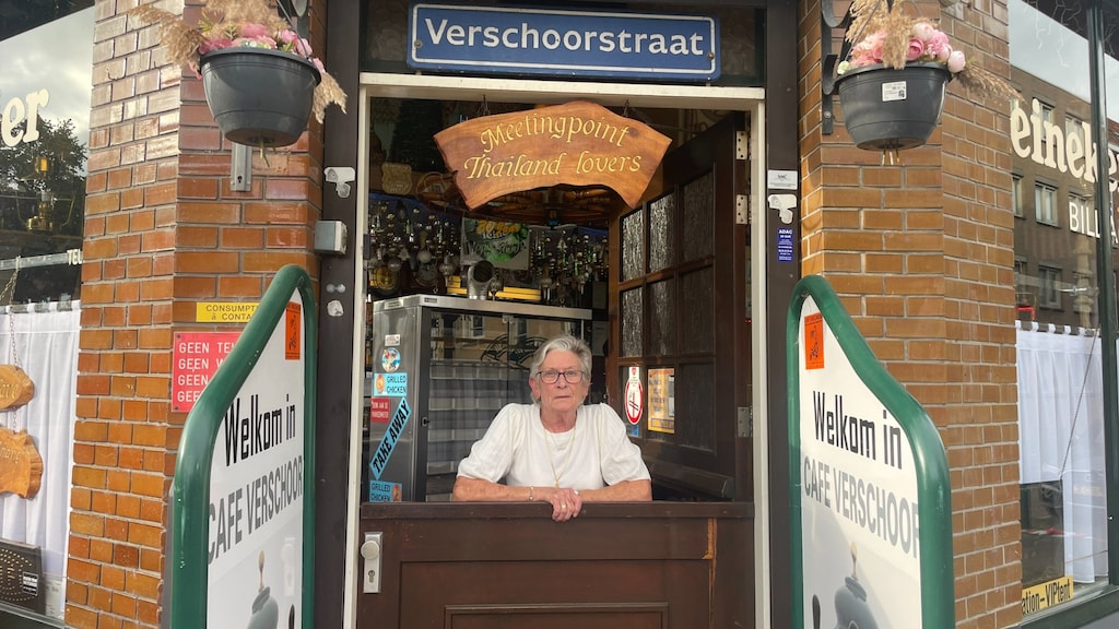 Het bruin cafe van Joke bevindt zich schuin tegenover de getroffen woning.
