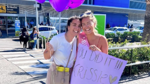 Echte Gooische Moeder Leslie overwint eindelijk vliegangst: 'Het is gewoon gelukt'