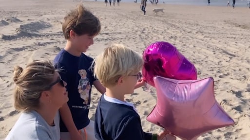 Pauline Wingelaar herdenkt dochtertje Belle met gezin: 'Wat mis ik je'