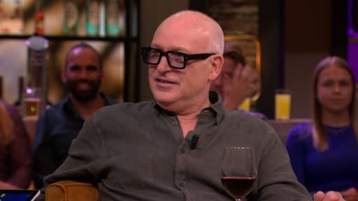 René van der Gijp onthult in Vandaag Inside waarom hij een nepbril draagt