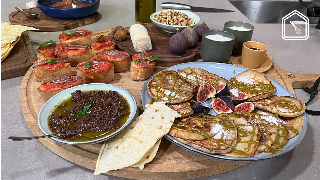 Tomatentoast met ansjovis en olijventapenade én pannenkoekjes met pistachecrème