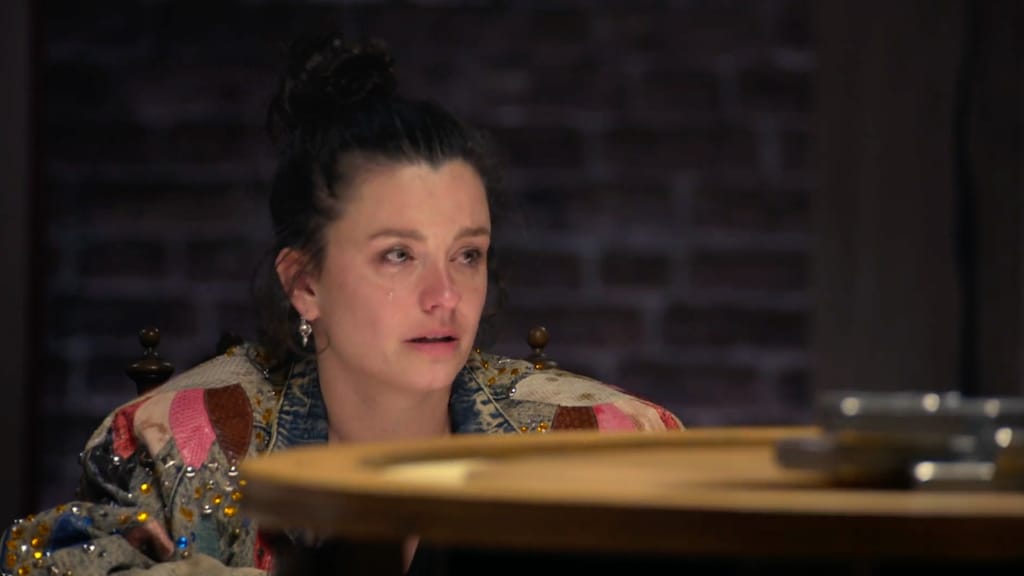 Eva Koreman barst in tranen uit in De Verraders Halloween