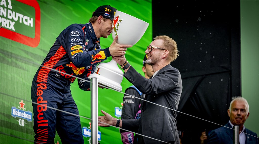 Prins Bernhard jr. feliciteert Max Verstappen met derde wereldtitel