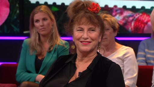 Debbie uit B&B Vol Liefde in trouwjurk naar Televizier-Gala: 'Hangt maar in de kast'