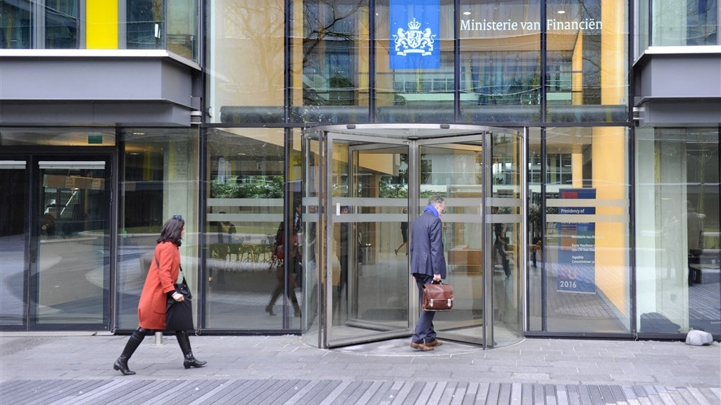 Ministeries fors meer kwijt aan externe inhuur: 'Overheid betaalt zich scheel'