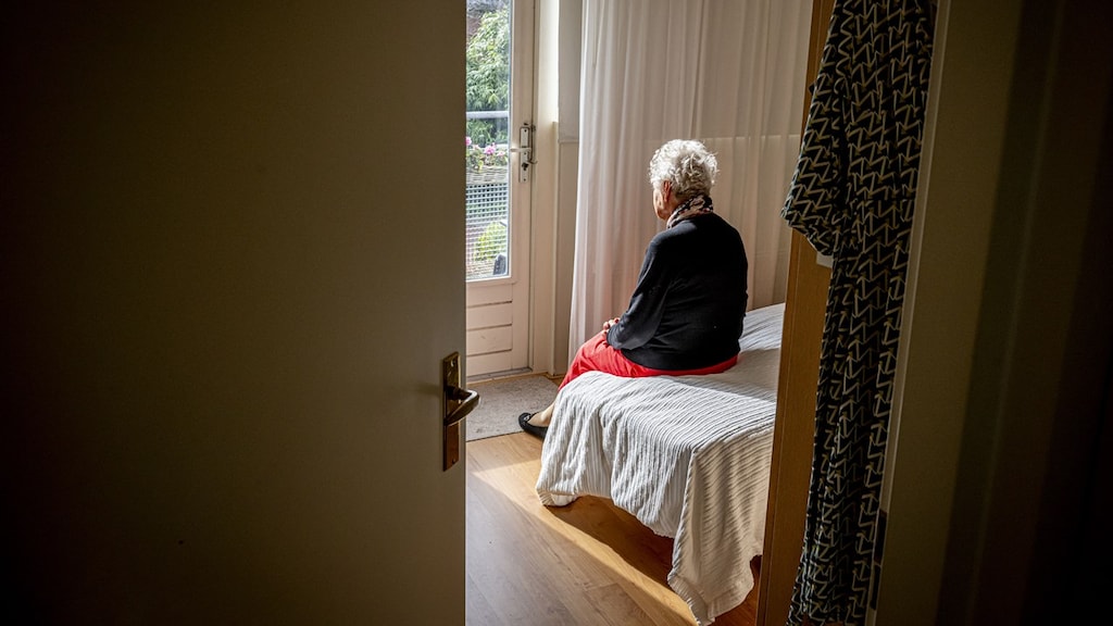 Een 90-jarige vrouw die mantelzorg nodig heeft. Beeld ter illustratie.