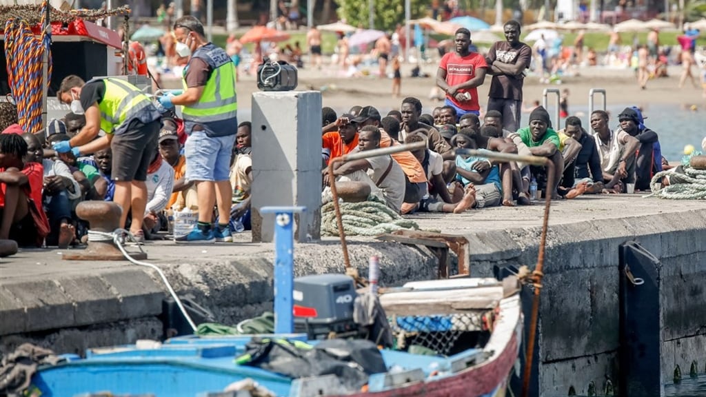 12.000 migranten in twee maanden, Canarische Eilanden kunnen het niet meer aan