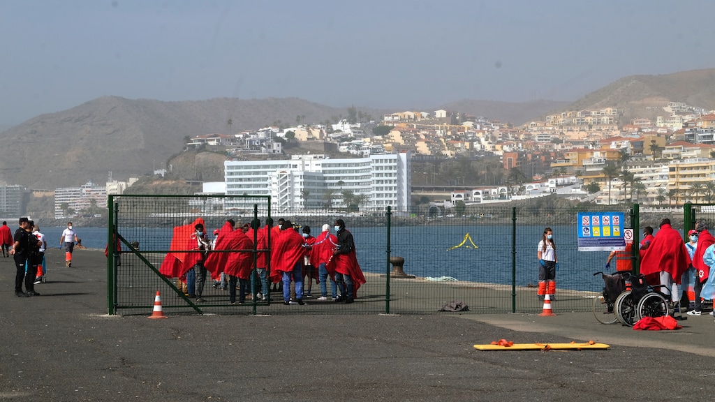 Migranten die op de Canarische Eilanden arriveren.