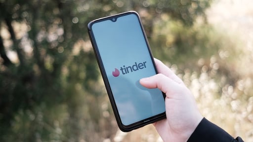 Vrienden kunnen nu op Tinder profielen voor je aanbevelen