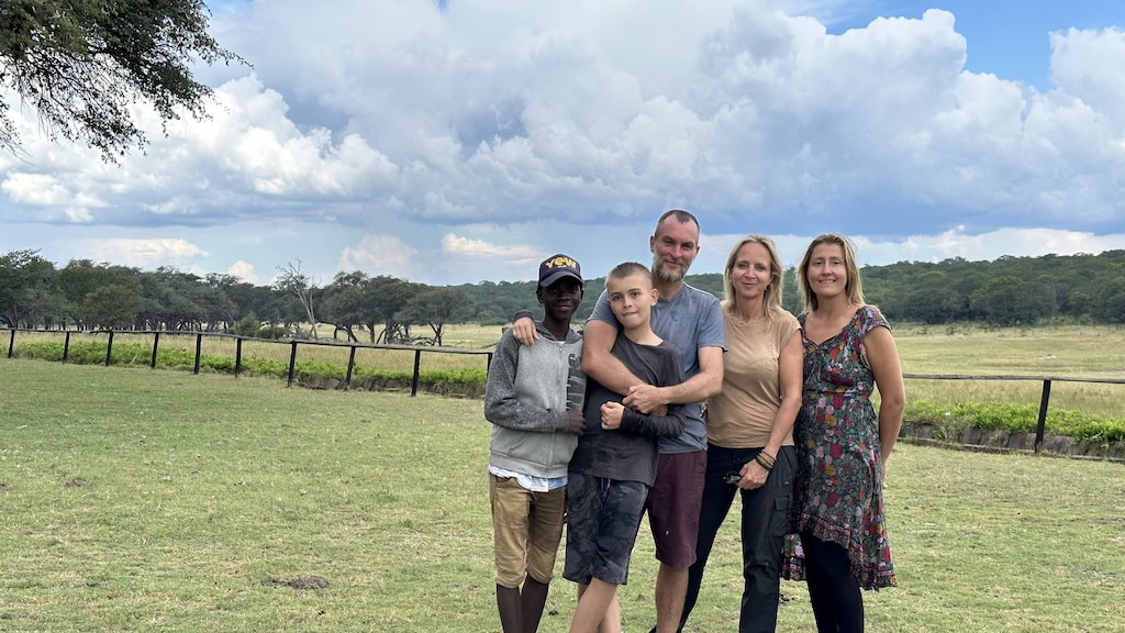 Na zeven jaar ontmoet Floortje eindelijk Brent Stapelkamp in Zimbabwe