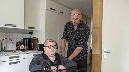 Stapels formulieren en verplichtingen: 'Regeldruk op mantelzorgers moet omlaag'