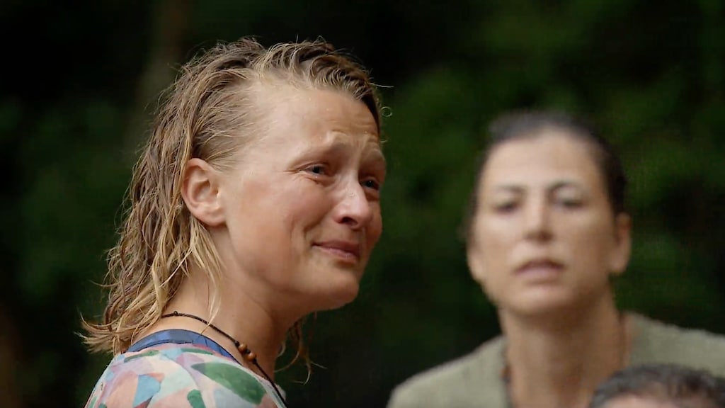 Krista Arriëns loopt overstuur weg bij eilandraad Expeditie Robinson