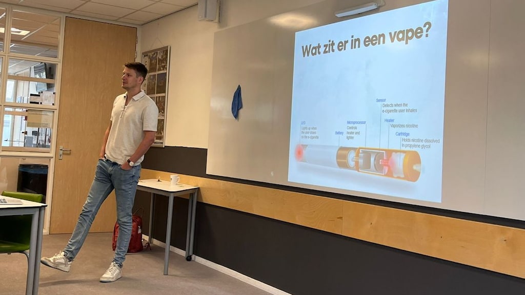 Longarts Frank Borm voor de klas.