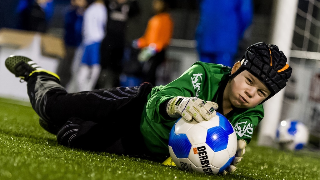 RKC-keeper na botsing mét helm op training: 'Dat is dus te laat'