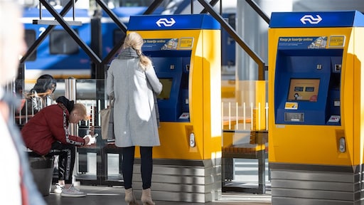 NS-baas Wouter Koolmees: spitsheffing in de trein is van de baan