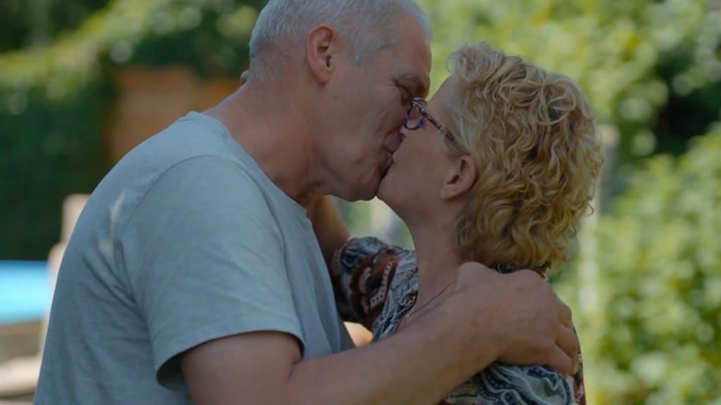 'Wat heerlijk: boer Piet laat er geen gras over groeien en pakt Anke plat op de mond'