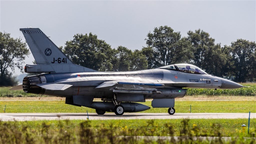 Eerste F-16's op weg naar trainingscentrum voor Oekraïners