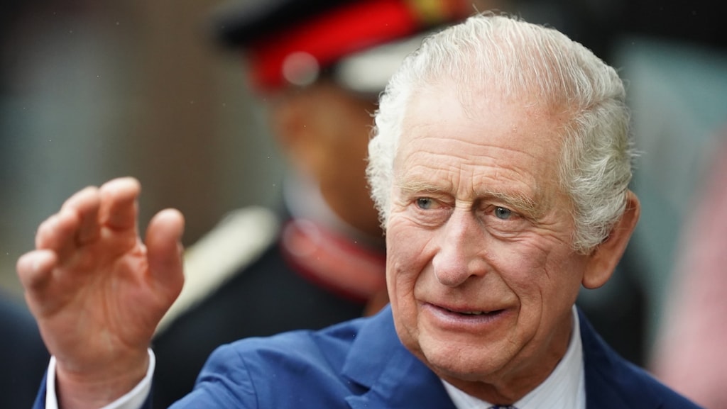 Koning Charles 'tot tranen toe' geroerd door beterschapswensen